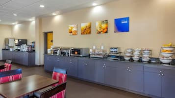 Free daily buffet breakfast