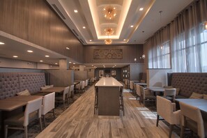 Lobby sitting area - Hampton Inn by Hilton St. Catharines Niagara (St. Catharines)