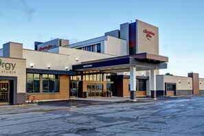 A modern building with a 'Welcome' sign, a 'Hampton Inn' sign, and a 'Studio' sign. - Hampton Inn by Hilton St. Catharines Niagara (St. Catharines)