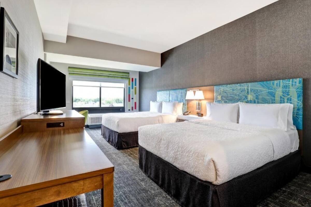 1 bedroom, desk, laptop workspace, blackout drapes