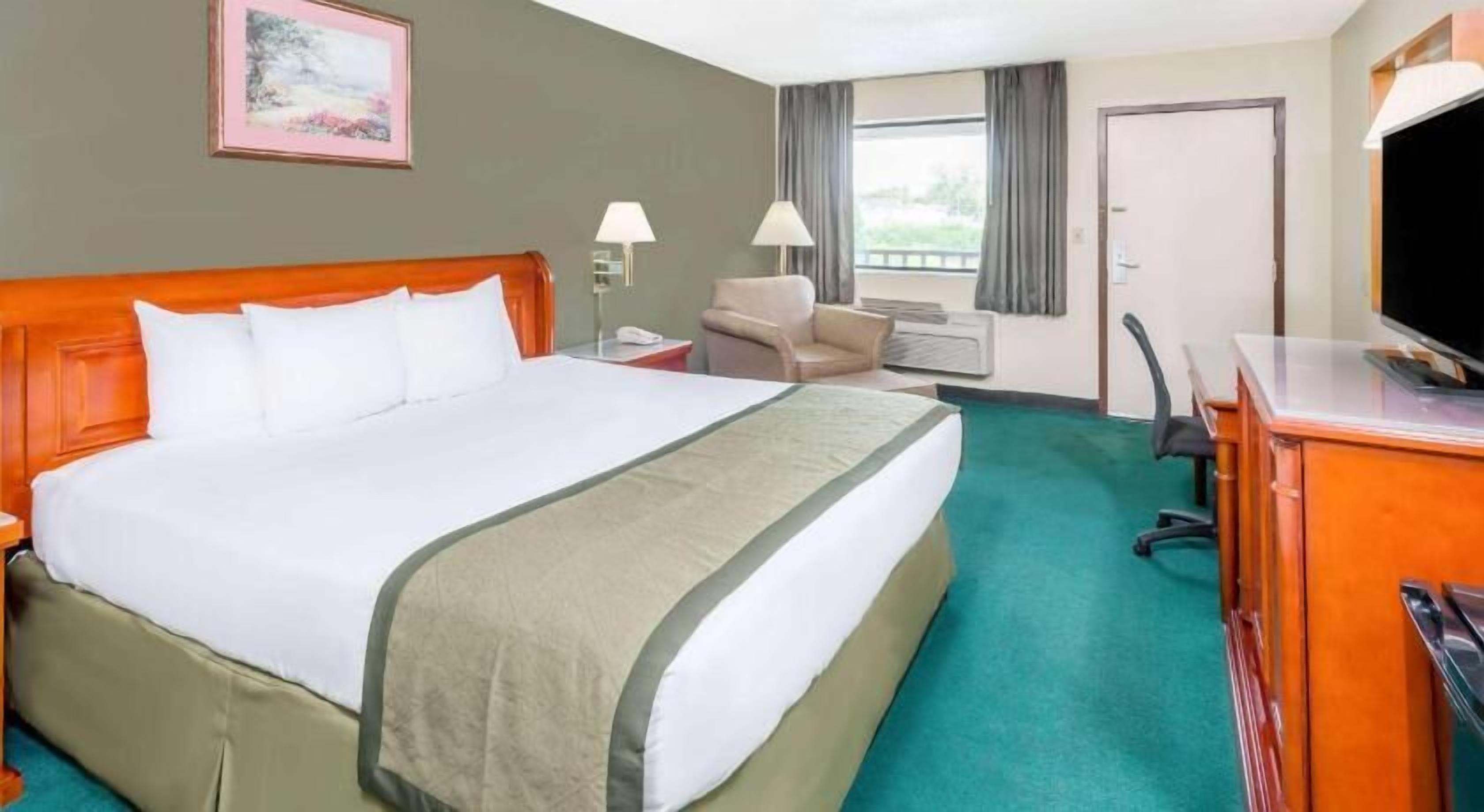 Desk, laptop workspace, free WiFi, bed sheets