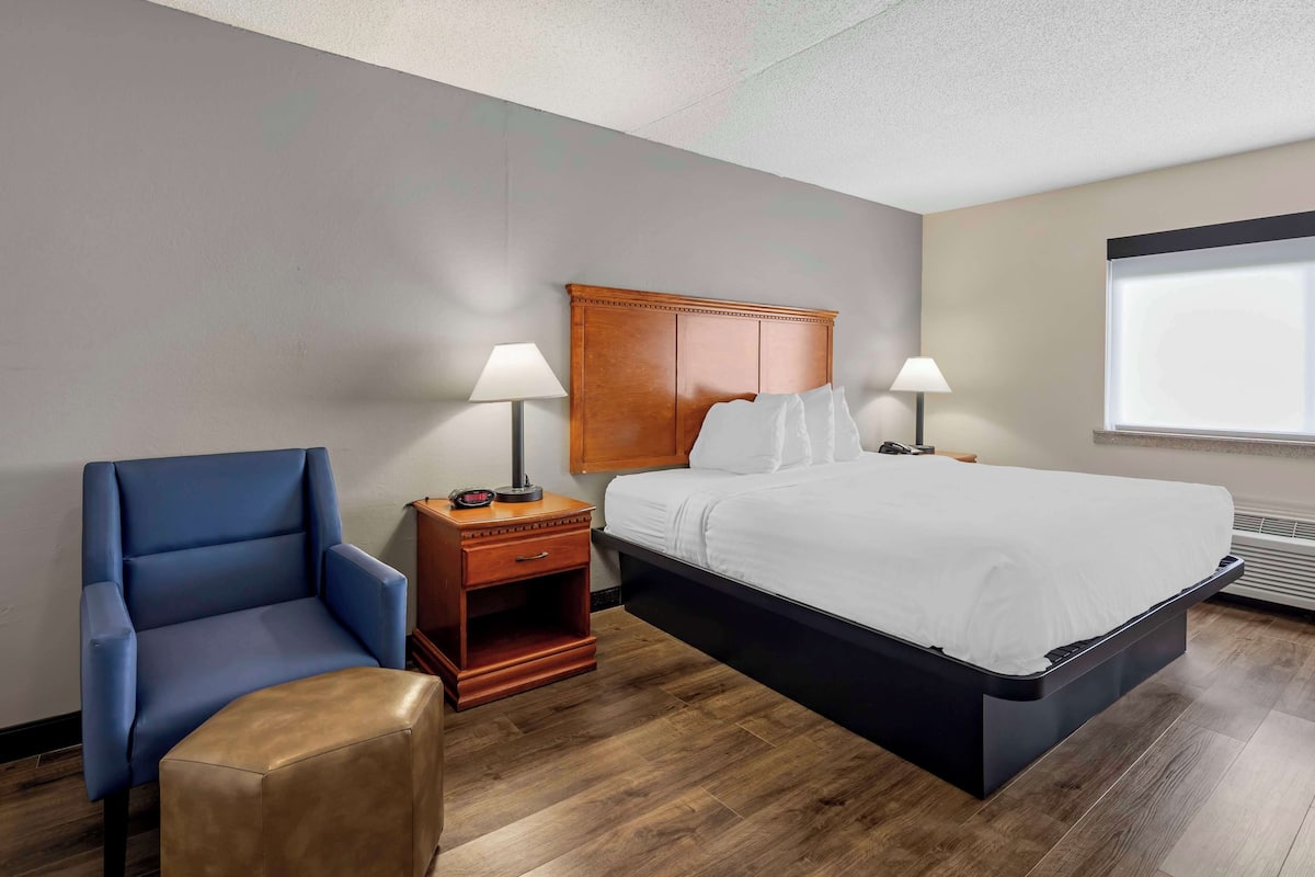 Suite, 1 King Bed, Non Smoking, Refrigerator & Microwave