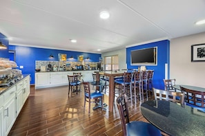 Free daily continental breakfast