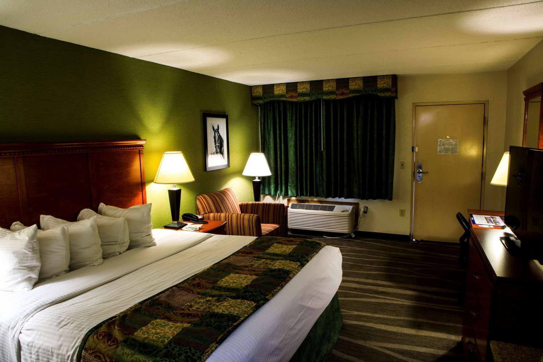 Pillowtop beds, desk, laptop workspace, blackout drapes