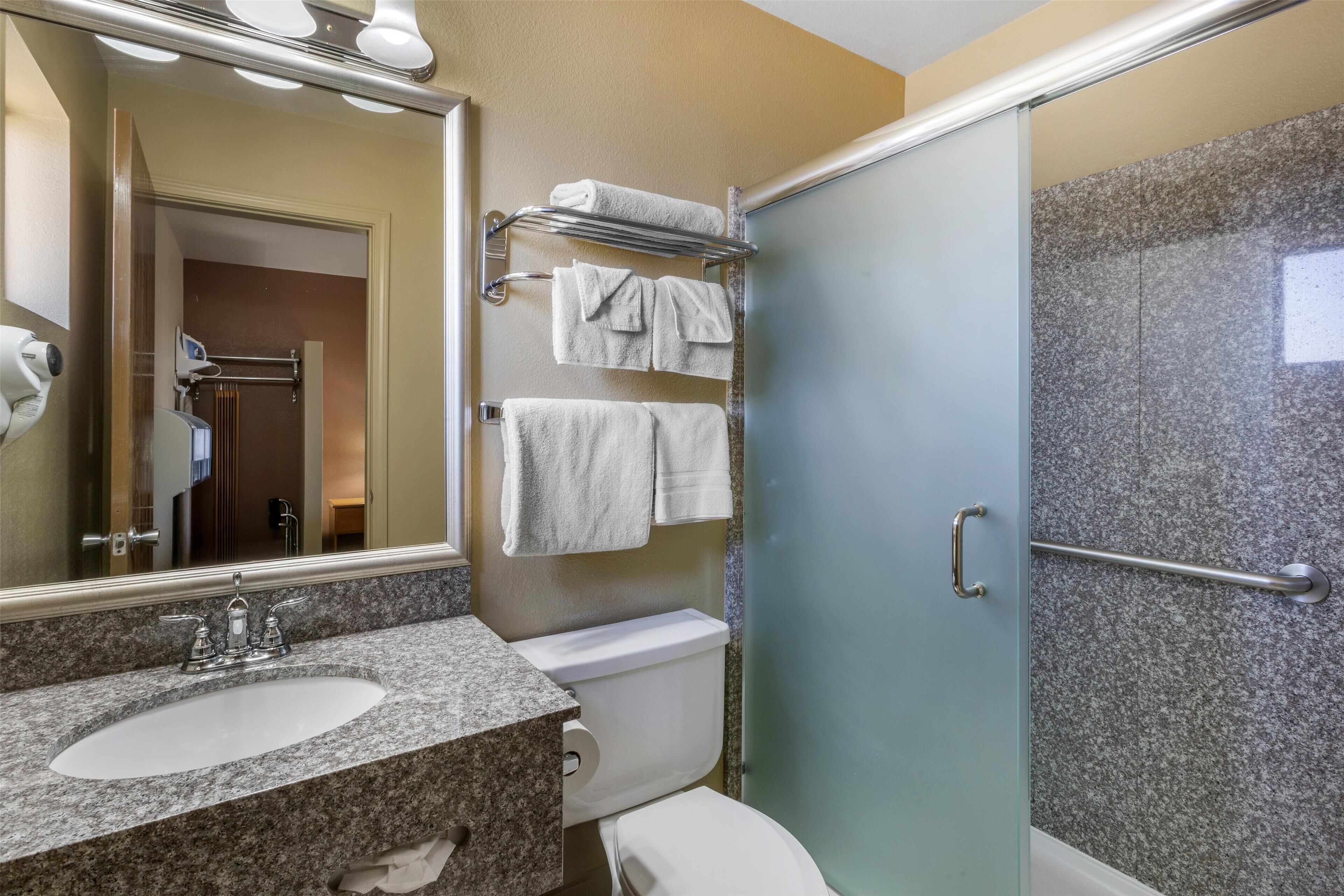 rainfall showerhead, free toiletries, hair dryer, towels