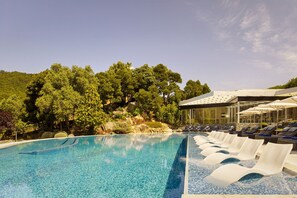 Indoor pool, 3 outdoor pools, free cabanas, pool umbrellas - Penha Longa Resort (Sintra)