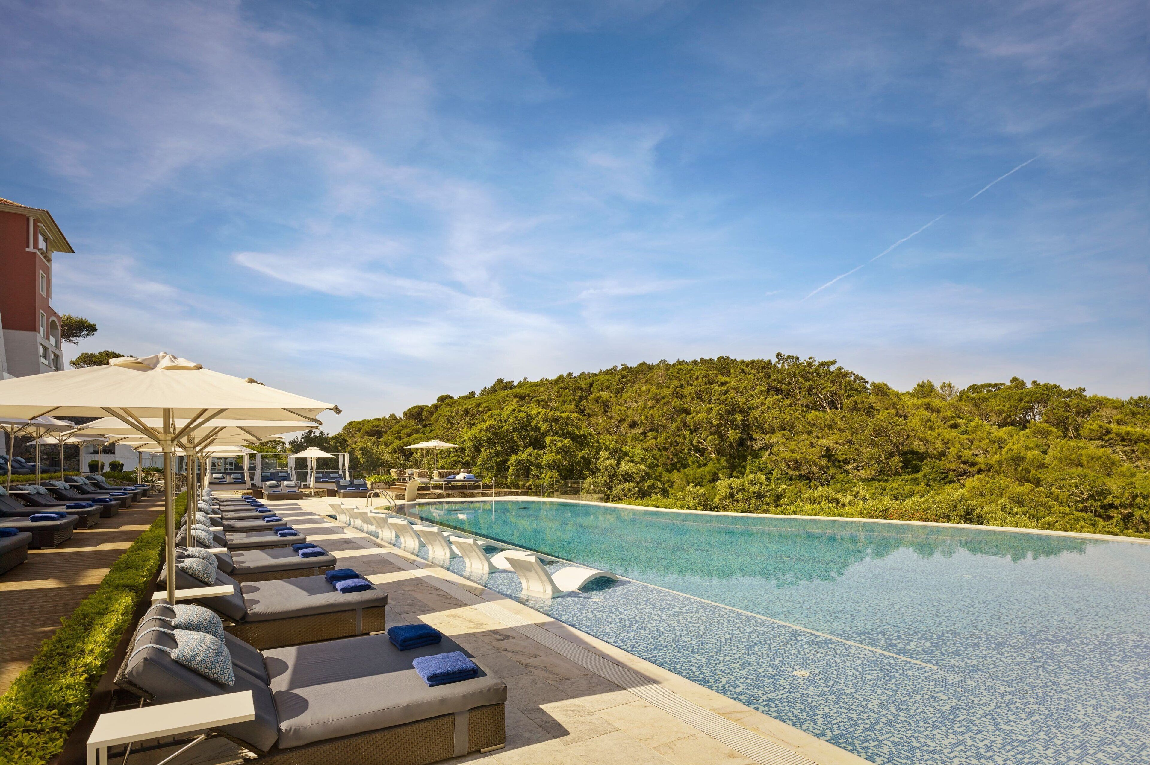 Piscina interna, 3 piscinas externas, barracas de cortesia, guarda-sóis