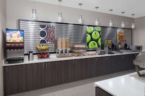 Free daily continental breakfast - La Quinta Inn & Suites by Wyndham Chattanooga - East Ridge (Chattanooga)