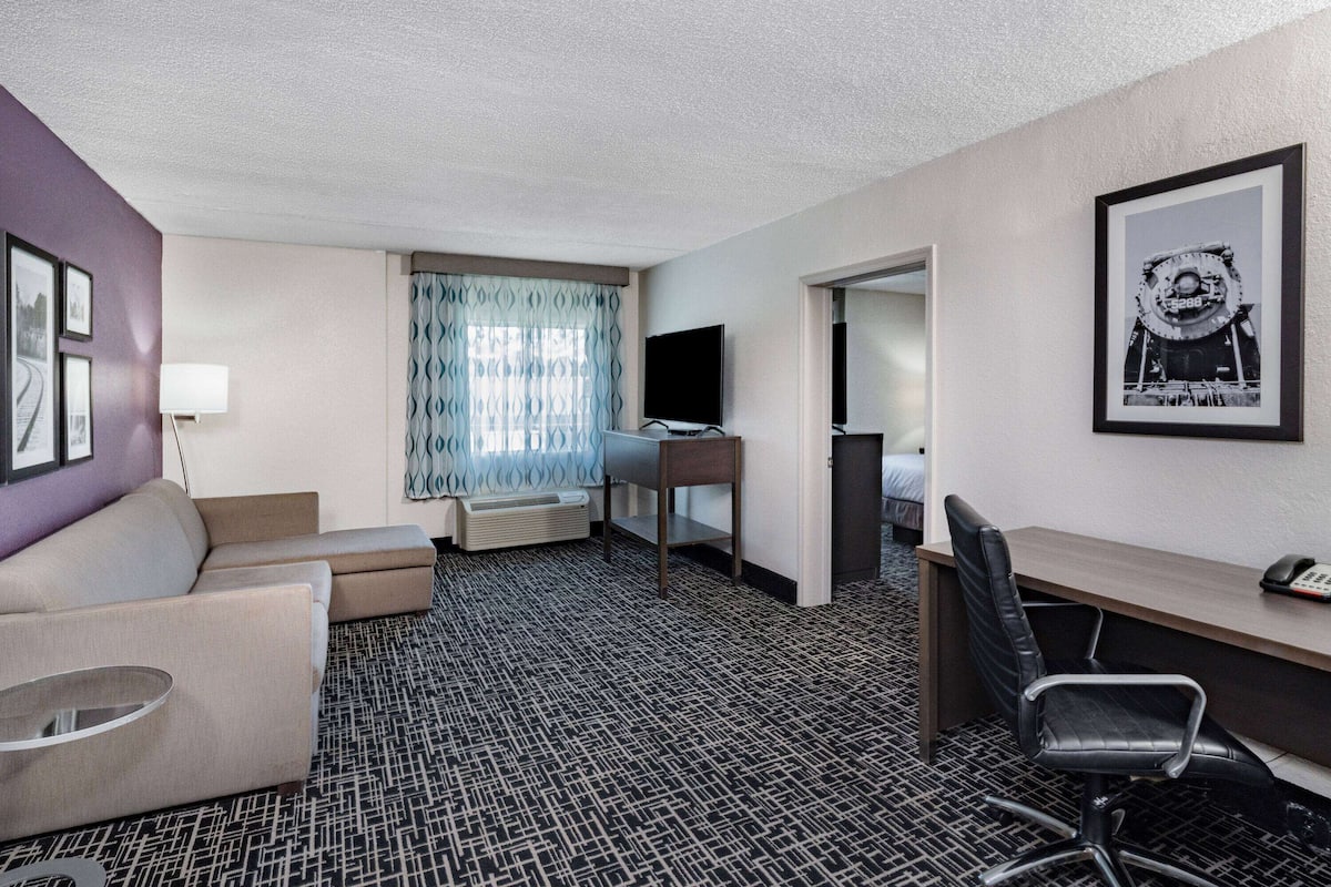 Suite, 1 Bedroom, Non Smoking | Premium bedding, pillowtop beds, desk, laptop workspace