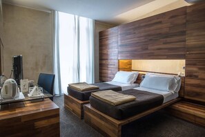 Premium bedding, in-room safe, desk, soundproofing - Tritone (Rome)