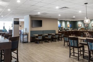 Free daily continental breakfast - Comfort Inn Bay City - Riverfront (Bay City)