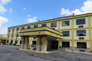 Property entrance - Days Inn by Wyndham Columbus Airport (Columbus)