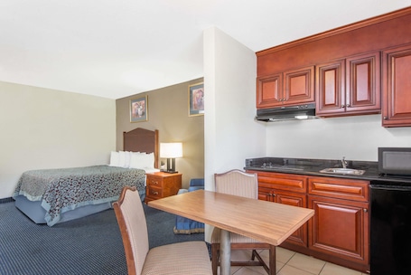 Desk, laptop workspace, blackout drapes, free cribs/infant beds