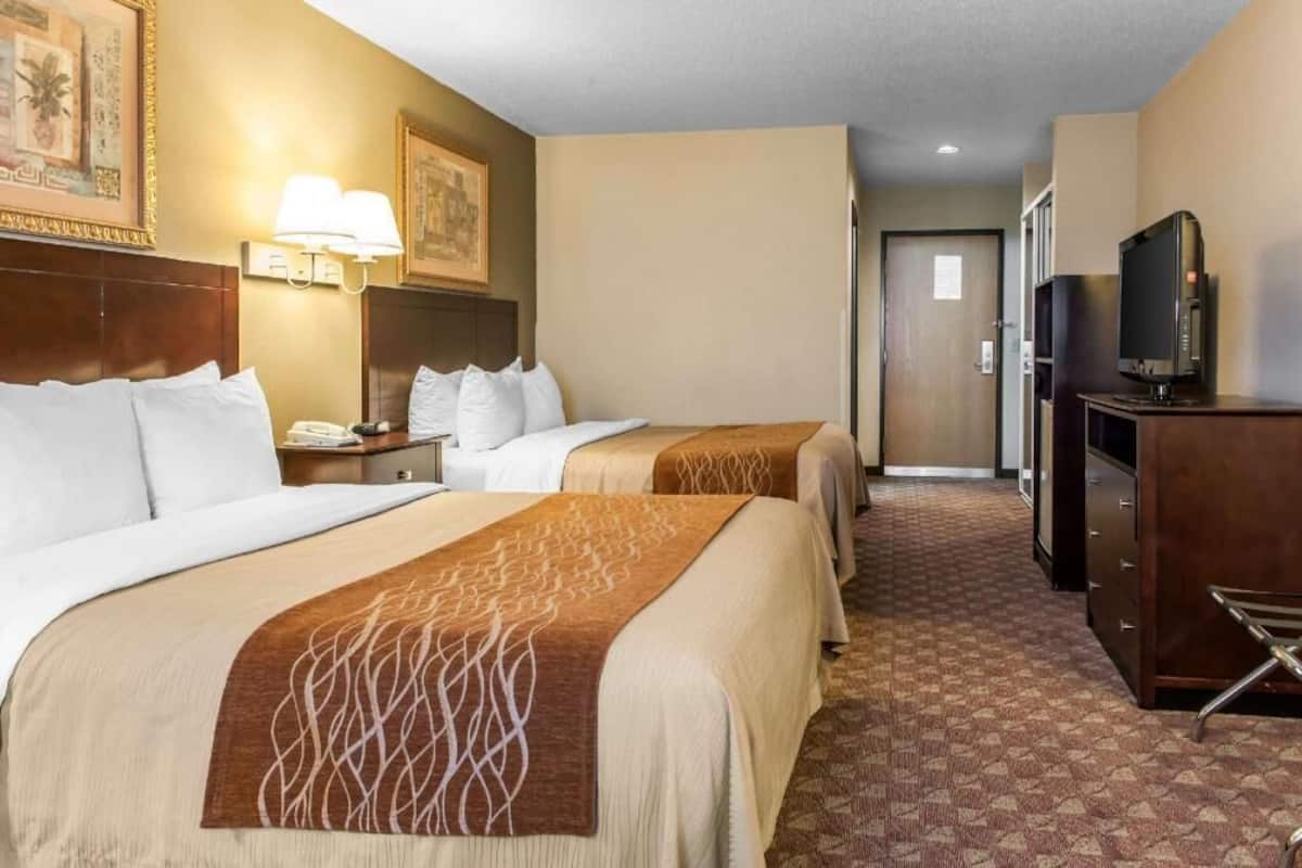 Escritorio, tabla de planchar con plancha y cunas gratuitas