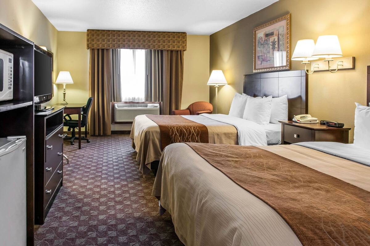 desk, iron/ironing board, free cots/infant beds, rollaway beds