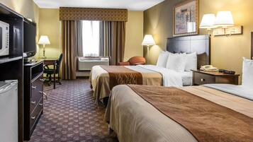 Bureau, fer et planche à repasser, lits bébé (gratuits)