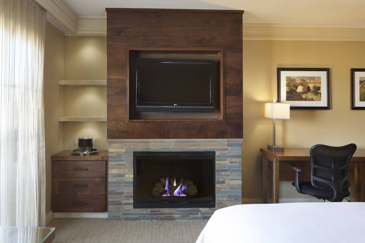 premium bedding, in-room safe, individually decorated