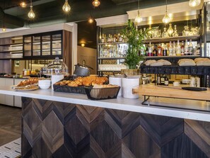 Kontinental frokost hver dag (EUR 22 per person)