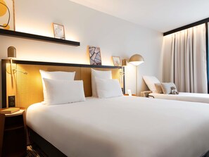 Classic Triple Room, 1 Katil Kelamin (Double) dengan Katil Sofa | Bar mini, peti besi dalam bilik, meja, langsir/tirai gelap terus 