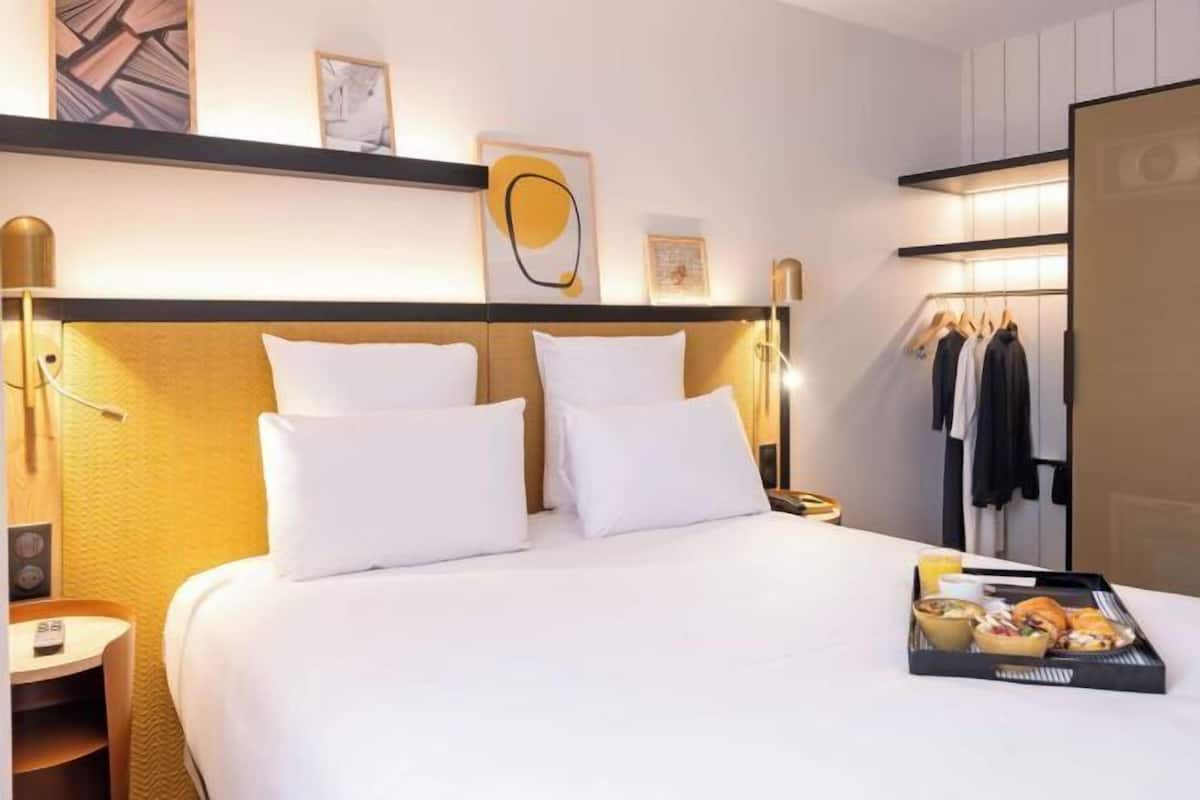 Minibar, in-room safe, desk, blackout curtains
