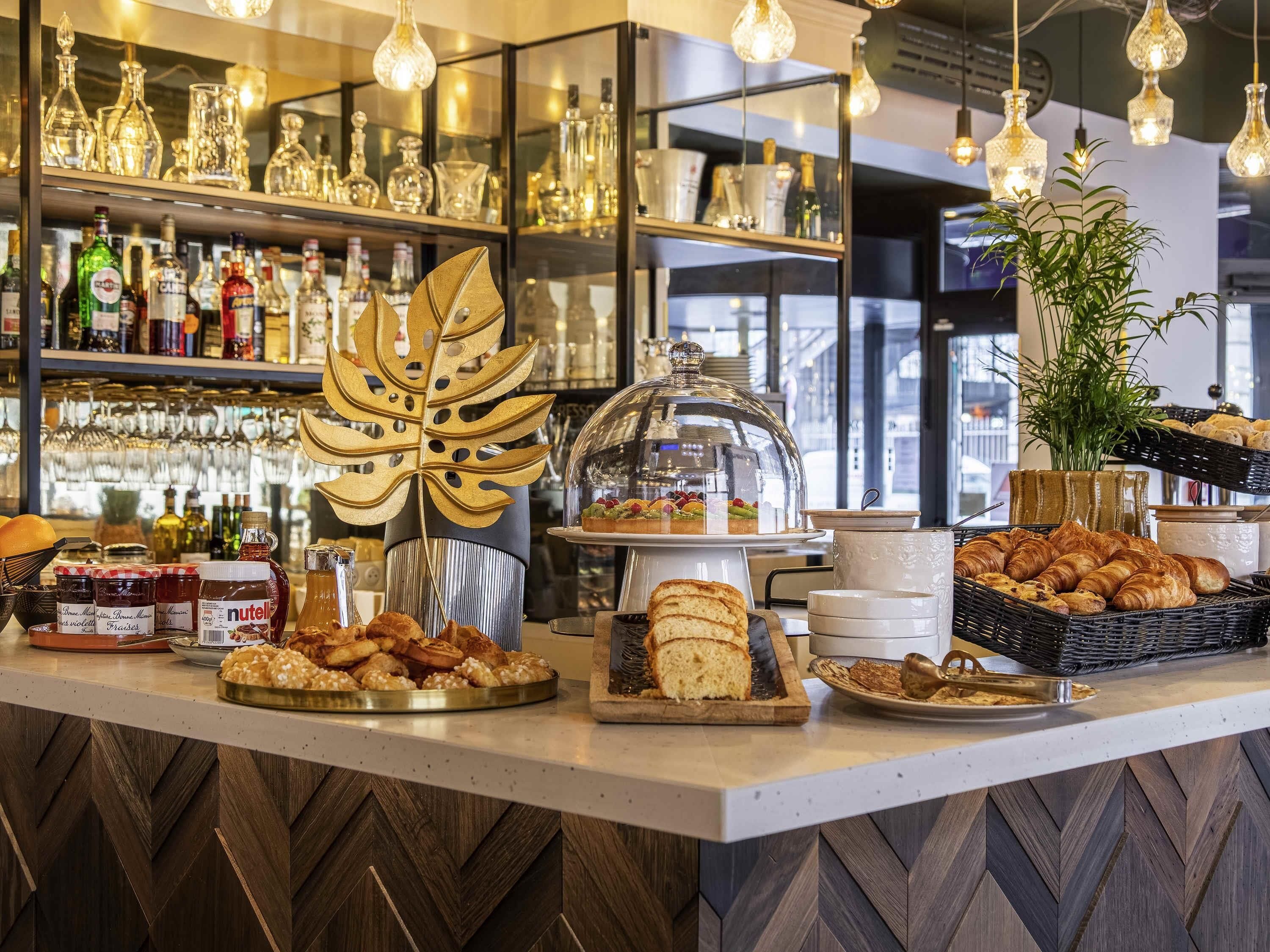 Desayuno continental (EUR 20 por persona) 