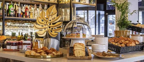 Kontinental frukost varje dag (EUR 20 per person)