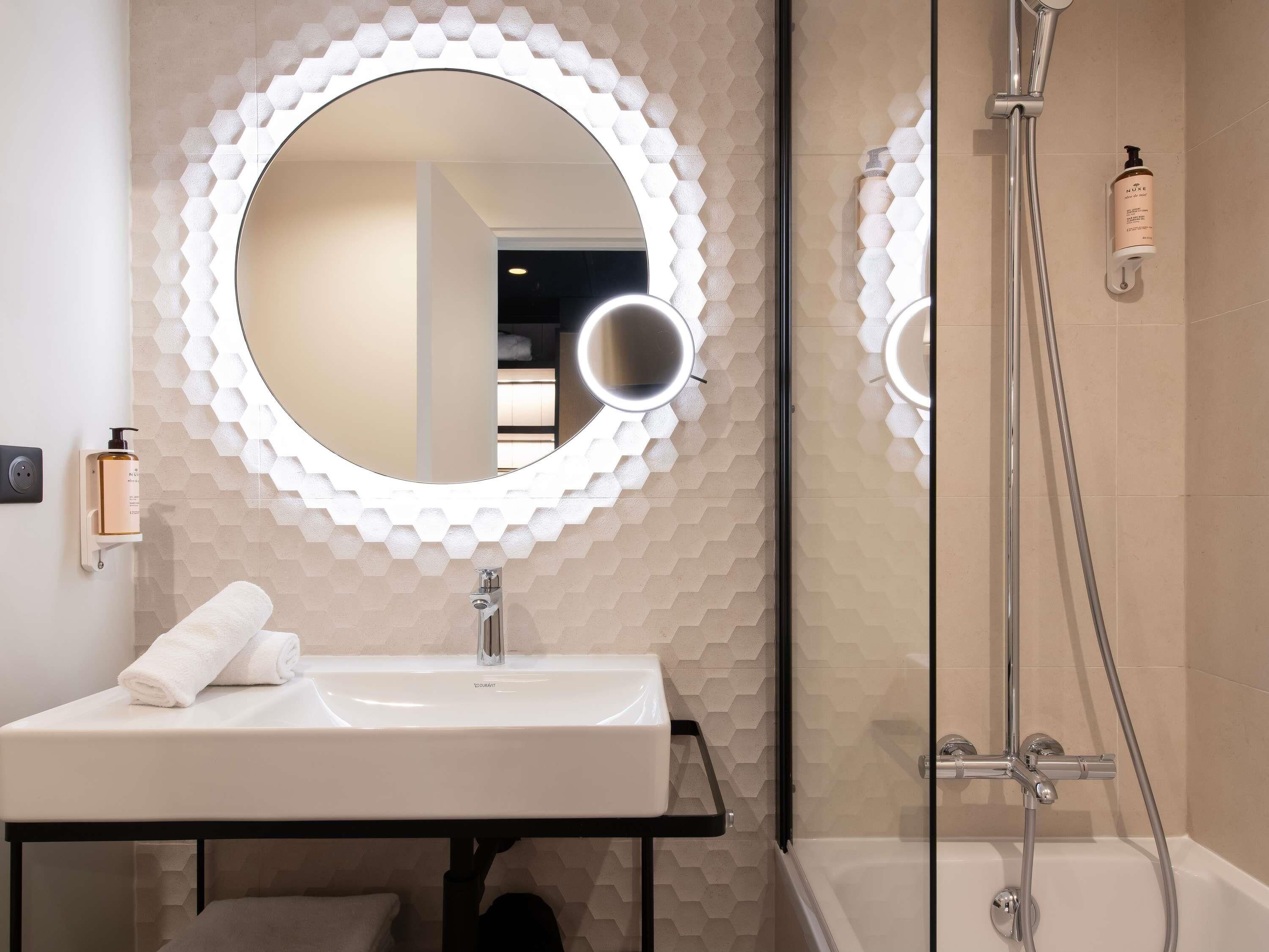 Ensemble douche/baignoire, articles de toilette écologiques