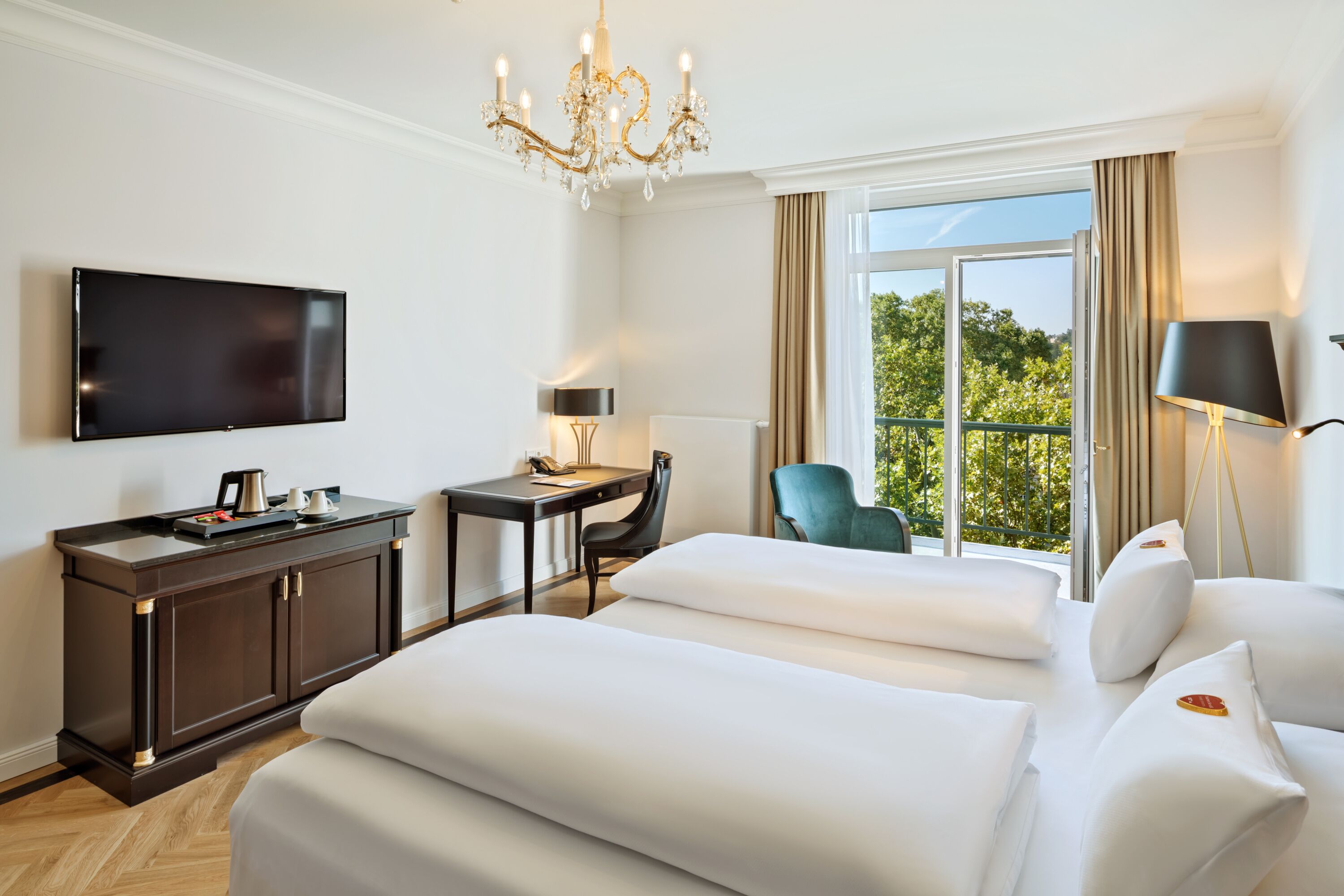 premium room | 1 bedroom, hypo-allergenic bedding, minibar, in-room safe