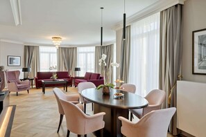 Kaiser Suite | Hypo-allergenic bedding, minibar, in-room safe, desk - Austria Trend Parkhotel Schönbrunn (Vienna)