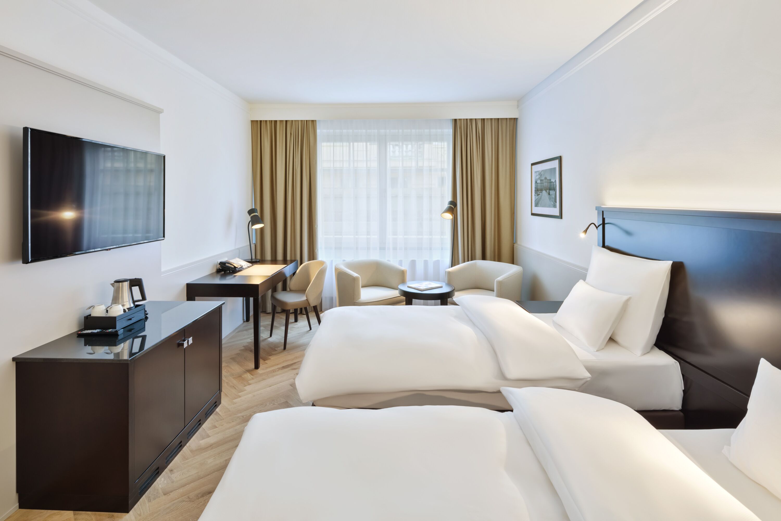 1 bedroom, hypo-allergenic bedding, minibar, in-room safe