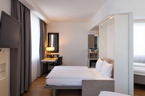 Family Room (Superior) | In-room safe, desk, laptop workspace, blackout drapes - Scandic Berlin Kurfürstendamm (Berlin)