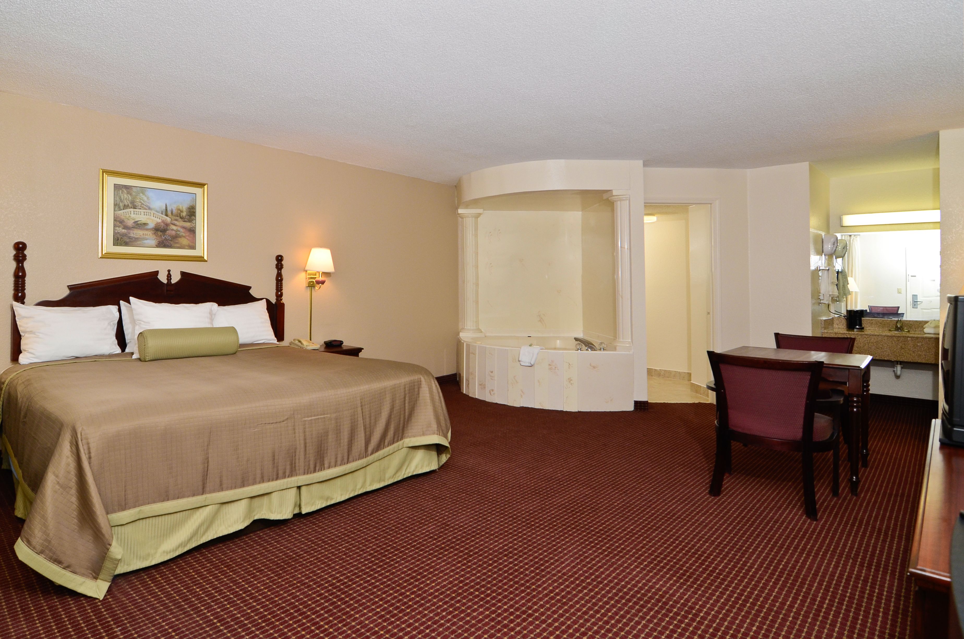 Standard Room | Living area | 32-inch flat-screen TV with cable channels, TV