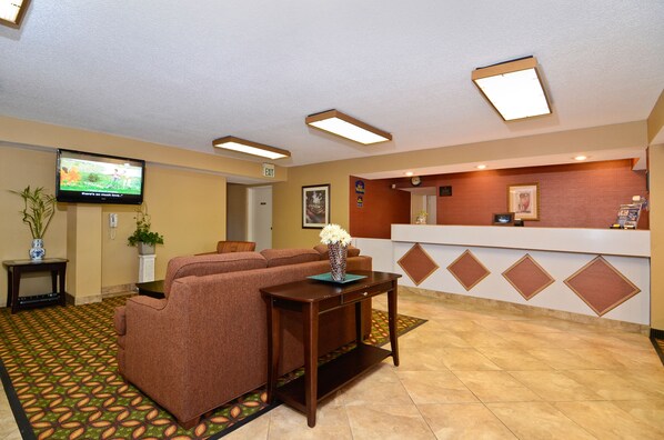 Lobby - Travelers Inn and Suites (Memphis)