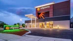 A modern hotel entrance with a prominent sign reading "LA QUINTA BY WYNDHAM". - La Quinta Inn & Suites by Wyndham Spokane Downtown (Spokane)