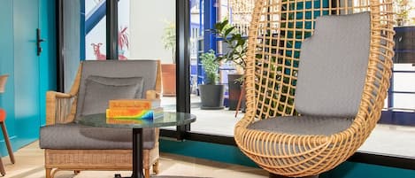 Lobby lounge