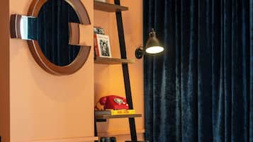 Daunenbettdecken, Minibar, Zimmersafe, Schreibtisch