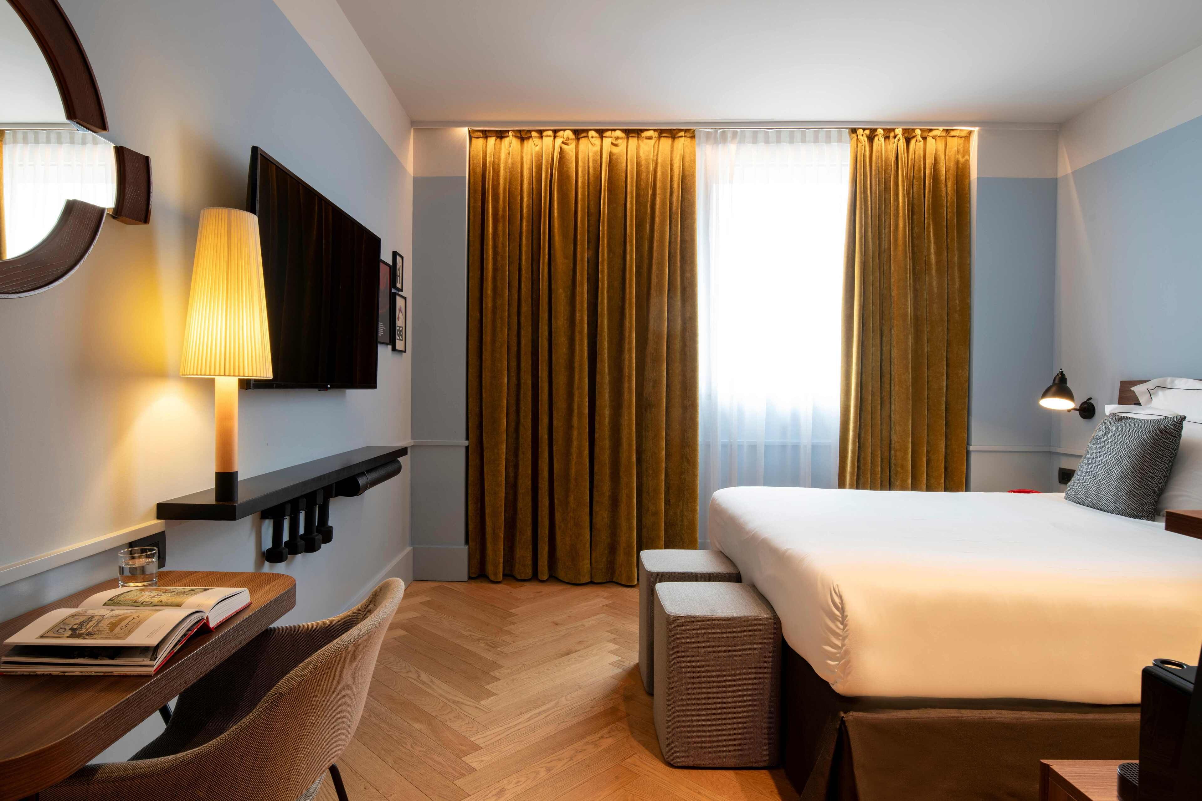 Cubrecamas, minibar, caja de seguridad en la habitación y escritorio 