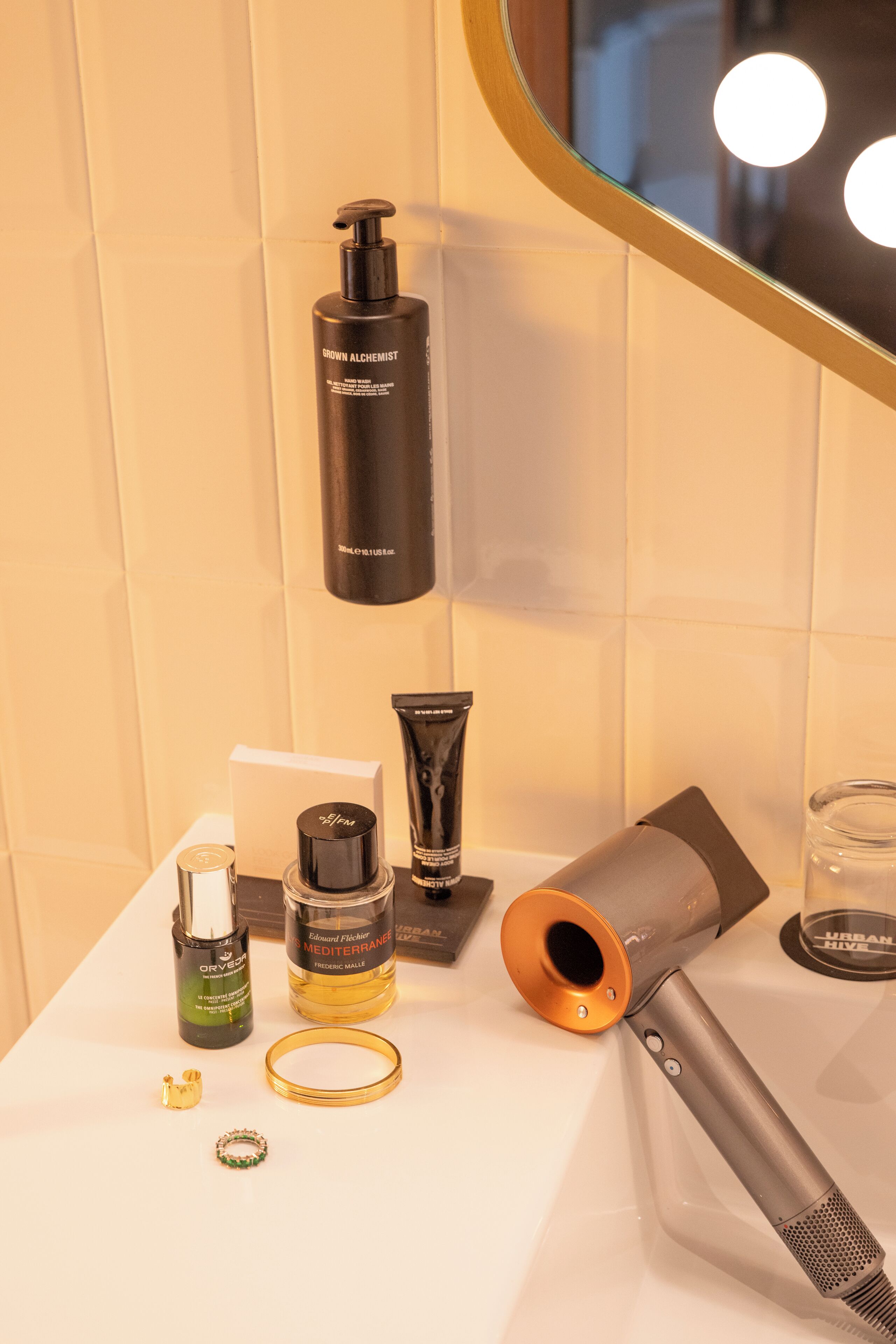 la tailor made | down duvets, minibar, in-room safe, desk