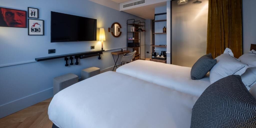 la cosy twin | down duvets, minibar, in-room safe, desk