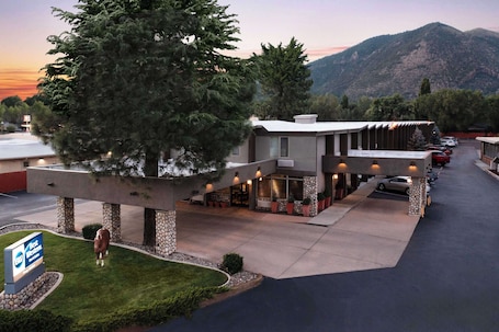 Exterior. Best Western Pony Soldier Inn & Suites