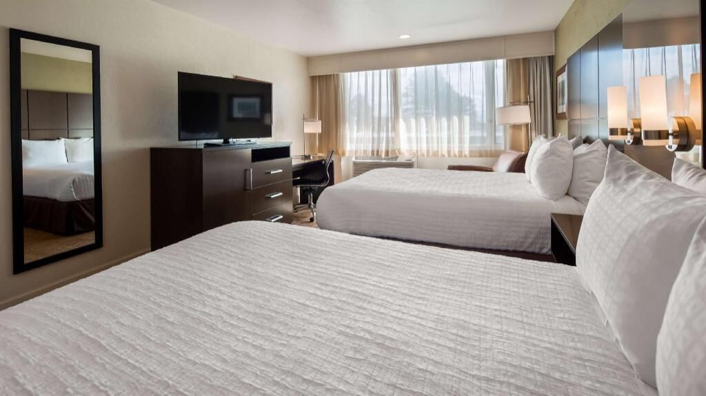 房內夾萬、熨斗/熨衫板、摺床/加床 (收費)、Wi-Fi (收費)