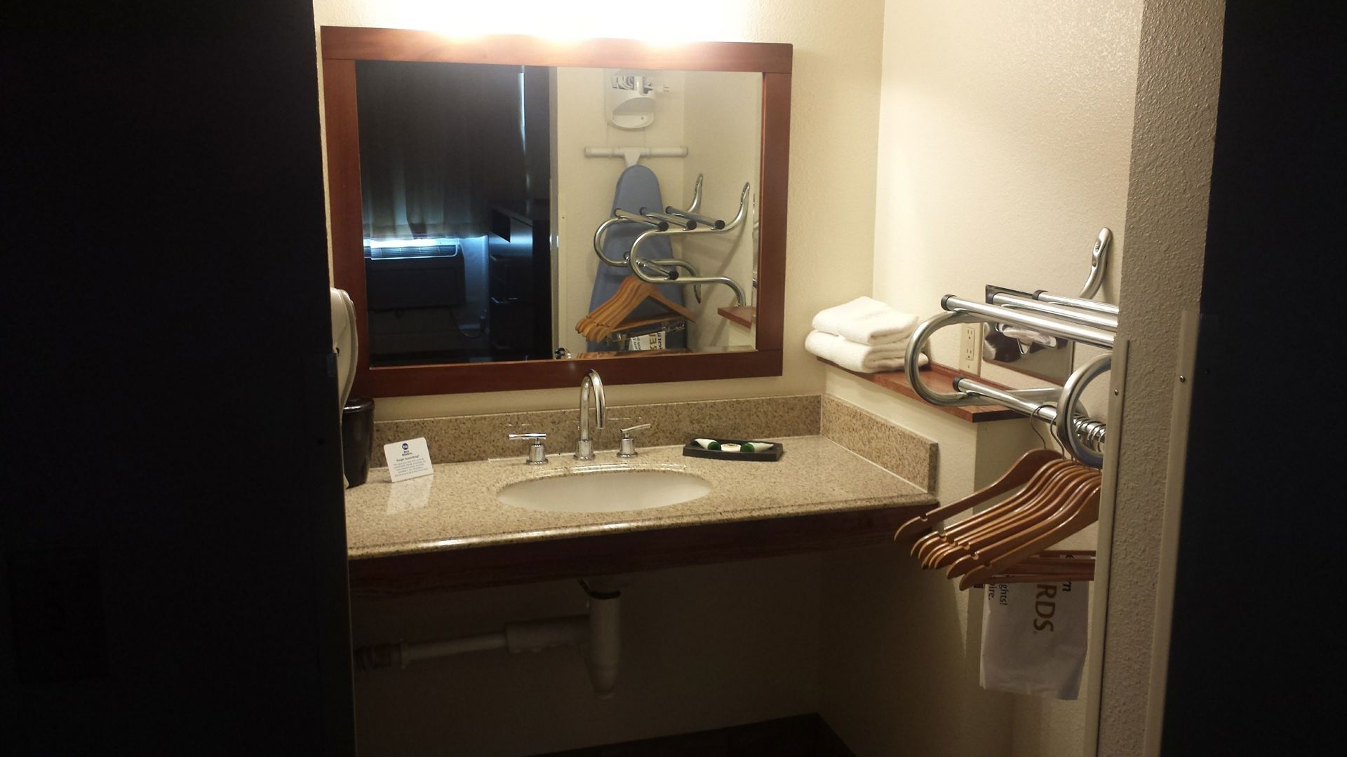 浴室 | 花灑/浴缸組合、免費梳洗用品、風筒、提供毛巾