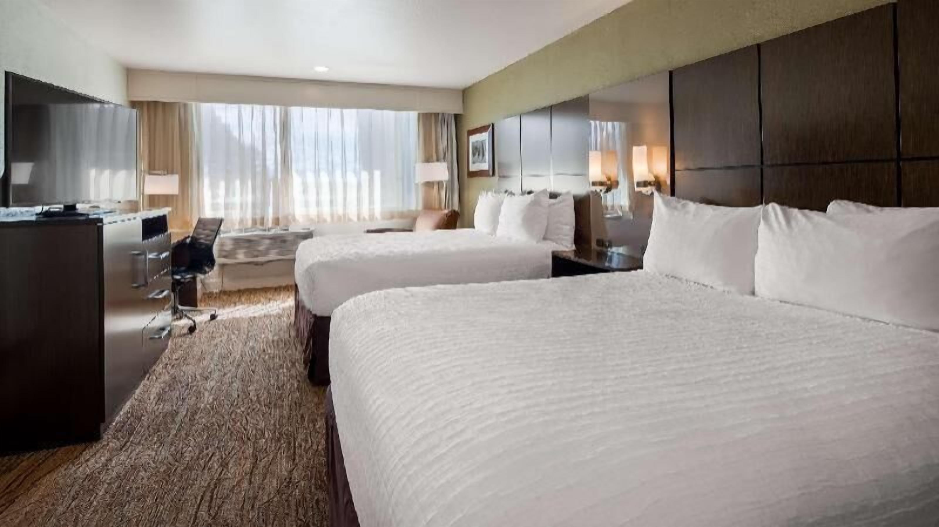 房內夾萬、熨斗/熨衫板、摺床/加床 (收費)、Wi-Fi (收費)