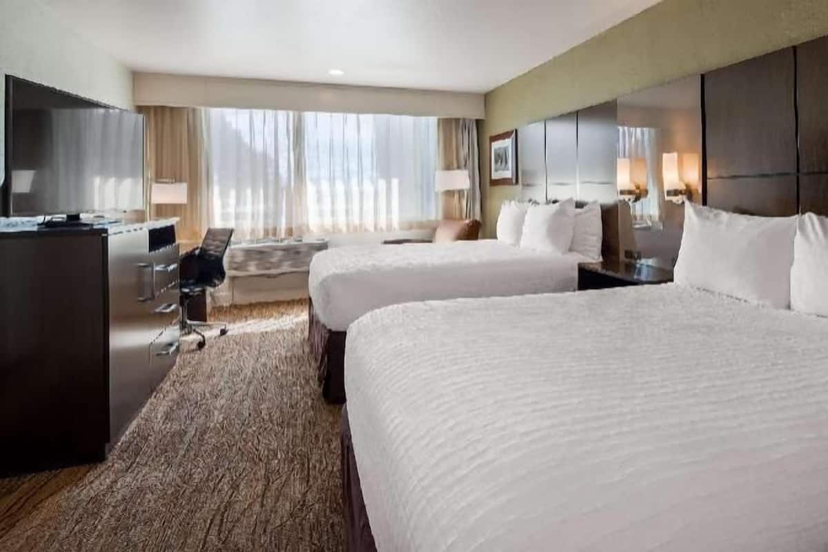 Coffres-forts dans les chambres, fer et planche à repasser