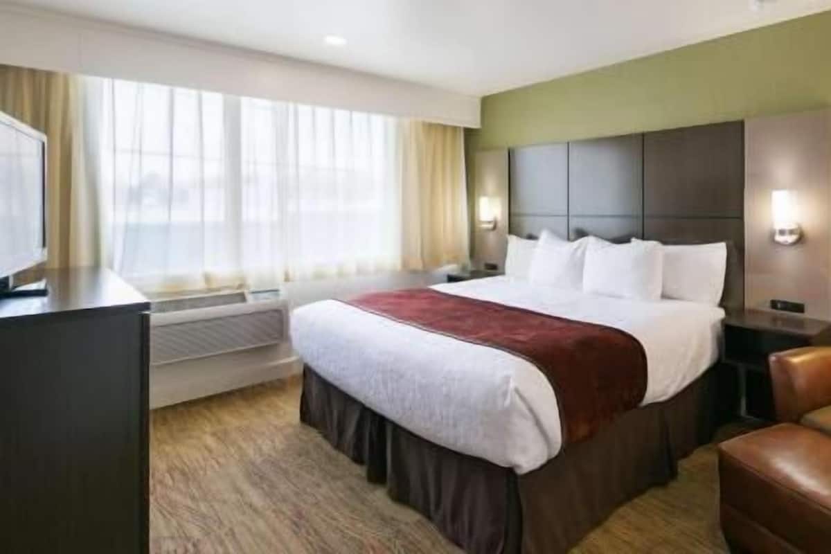 Coffres-forts dans les chambres, fer et planche à repasser