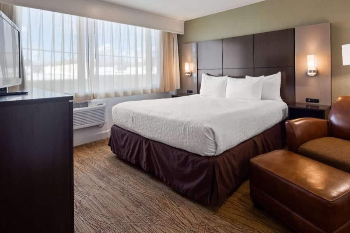 Coffres-forts dans les chambres, fer et planche à repasser