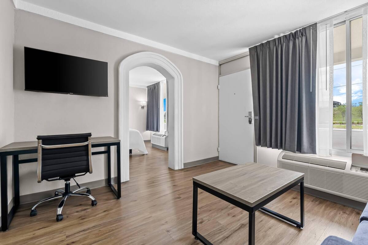 Room, 1 King Bed, Accessible, Non Smoking