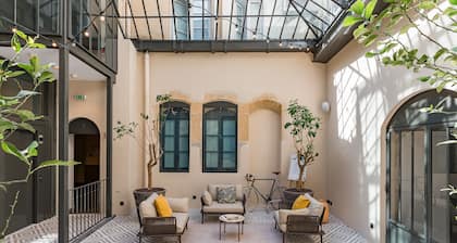 Le Phenix Hotel