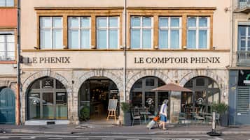 Vista frontal de la propiedad