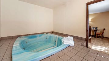 Suite, 1 King Bed, Non Smoking | Free WiFi, bed sheets